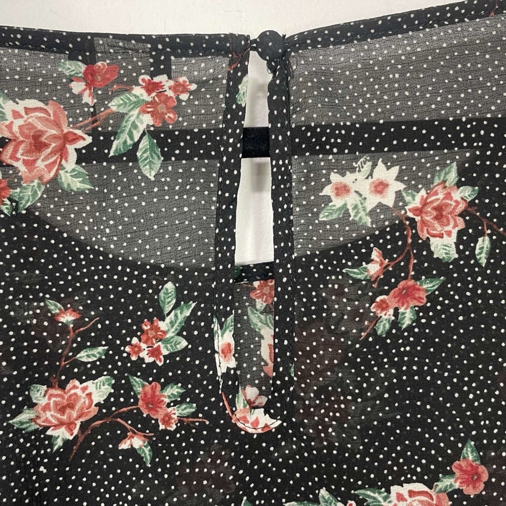 Torrid Black Top with Floral Design T23 - Picture 3 of 5